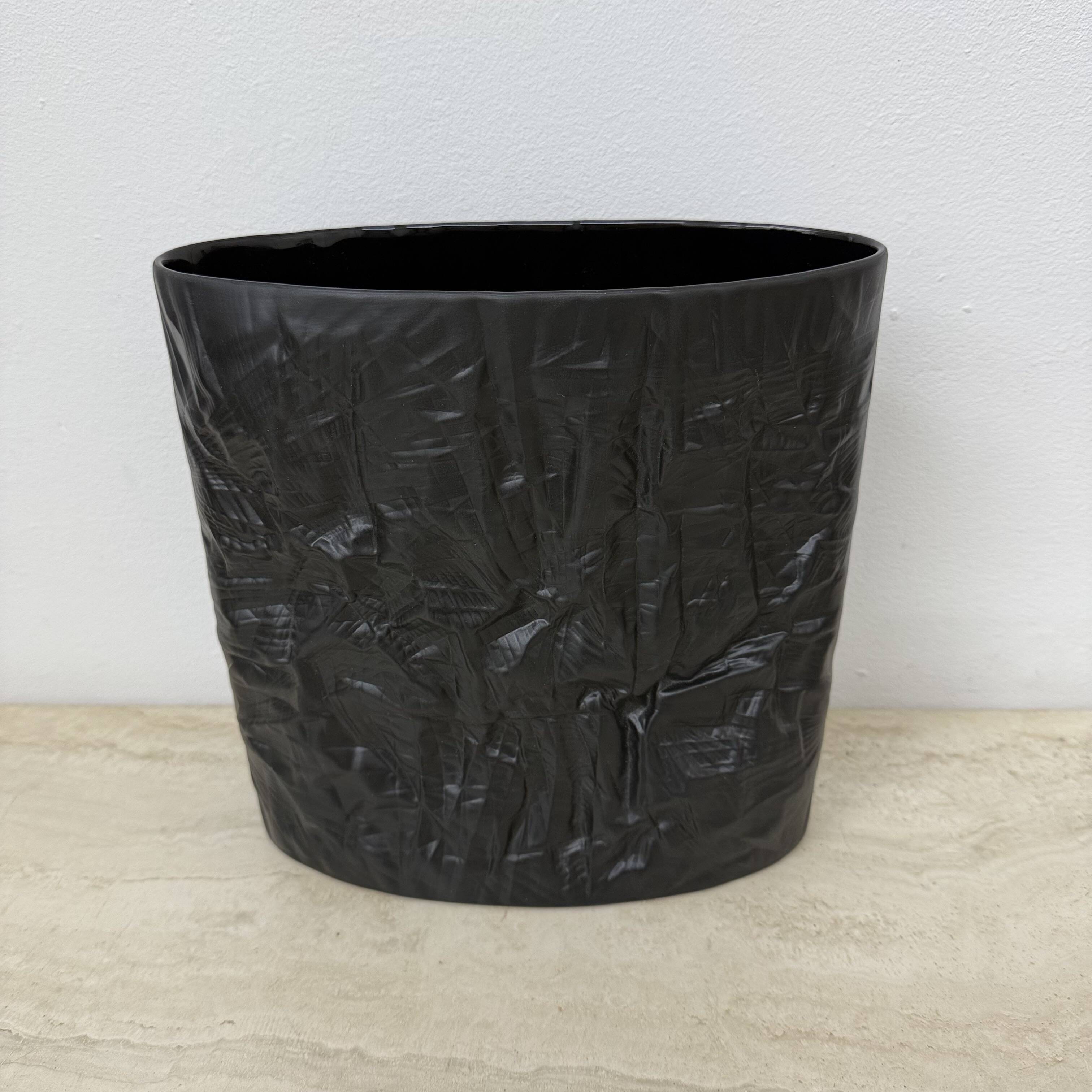 Martin Freyer Rosenthal Bisque Porcelaine Noire Papier Relief Vase Op Art