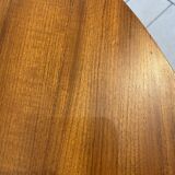 Extendable teak round table