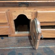 Bureau scriban en tombeau à vitrine, orme massif, XVIIIe