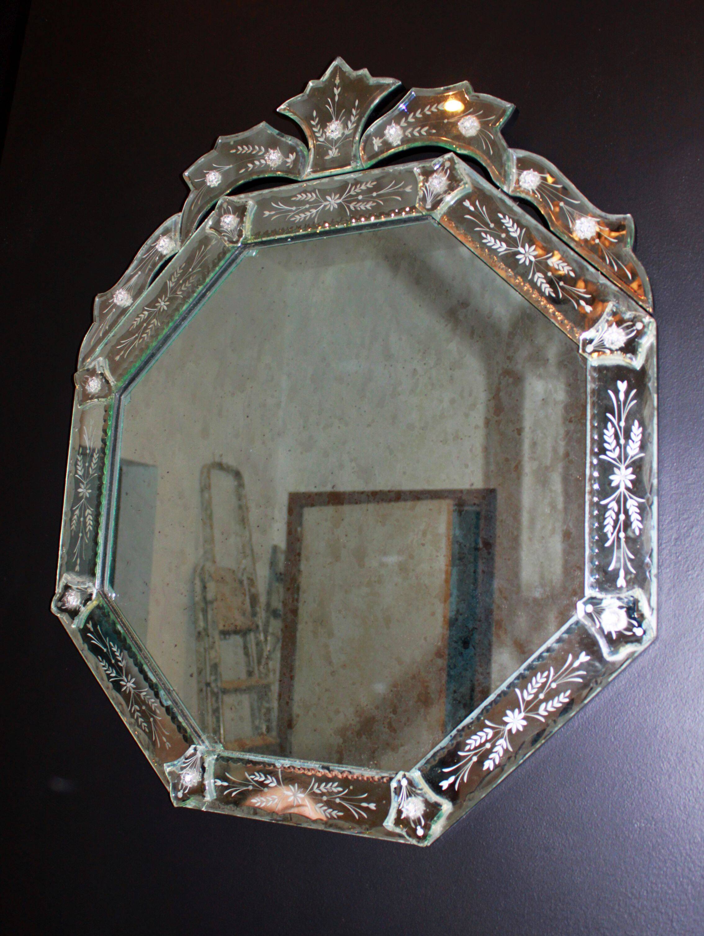 Octagonal Venetian mirror, 63x60cm.