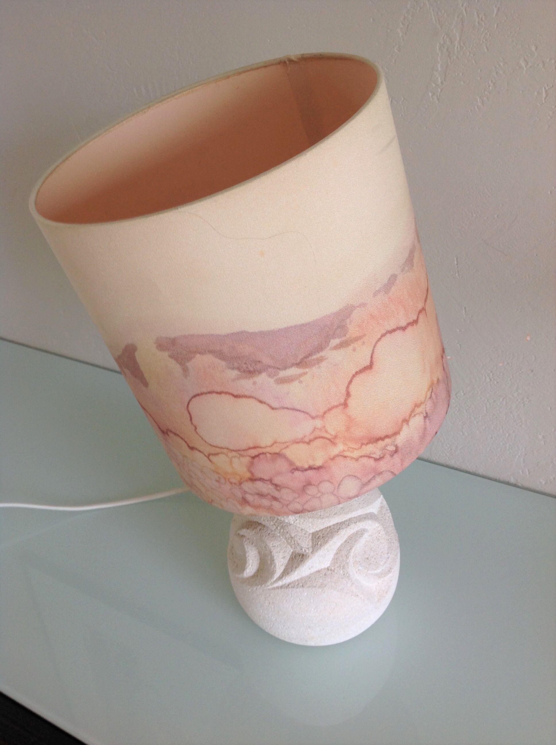 Ovoid lamp in carved stone and printed lampshade / vintage 60-70s