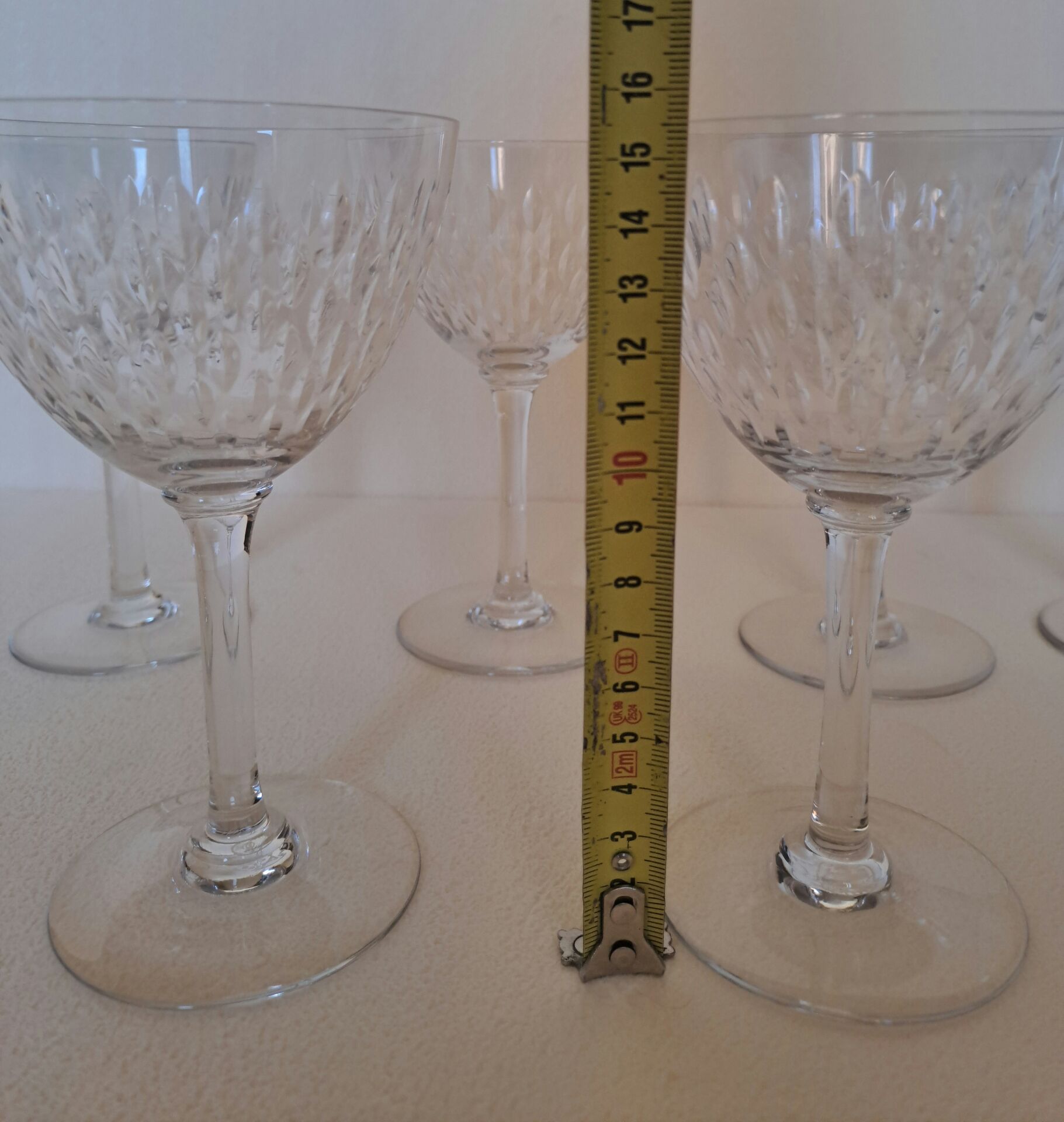 9 crystal water glasses from Baccarat Magenta Grain De Riz, height 15.5 cm.