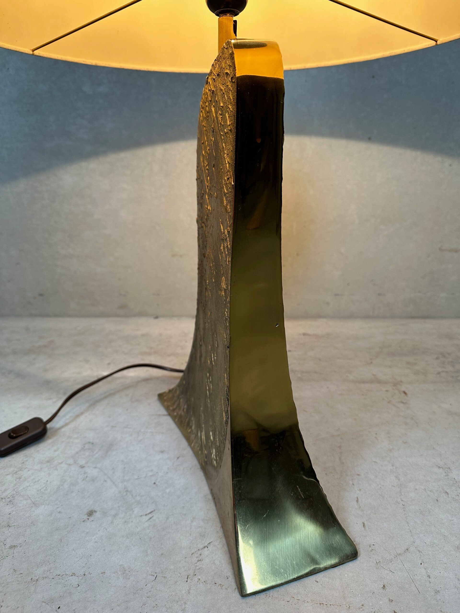 Vintage Hollywood Regency table lamp – signed