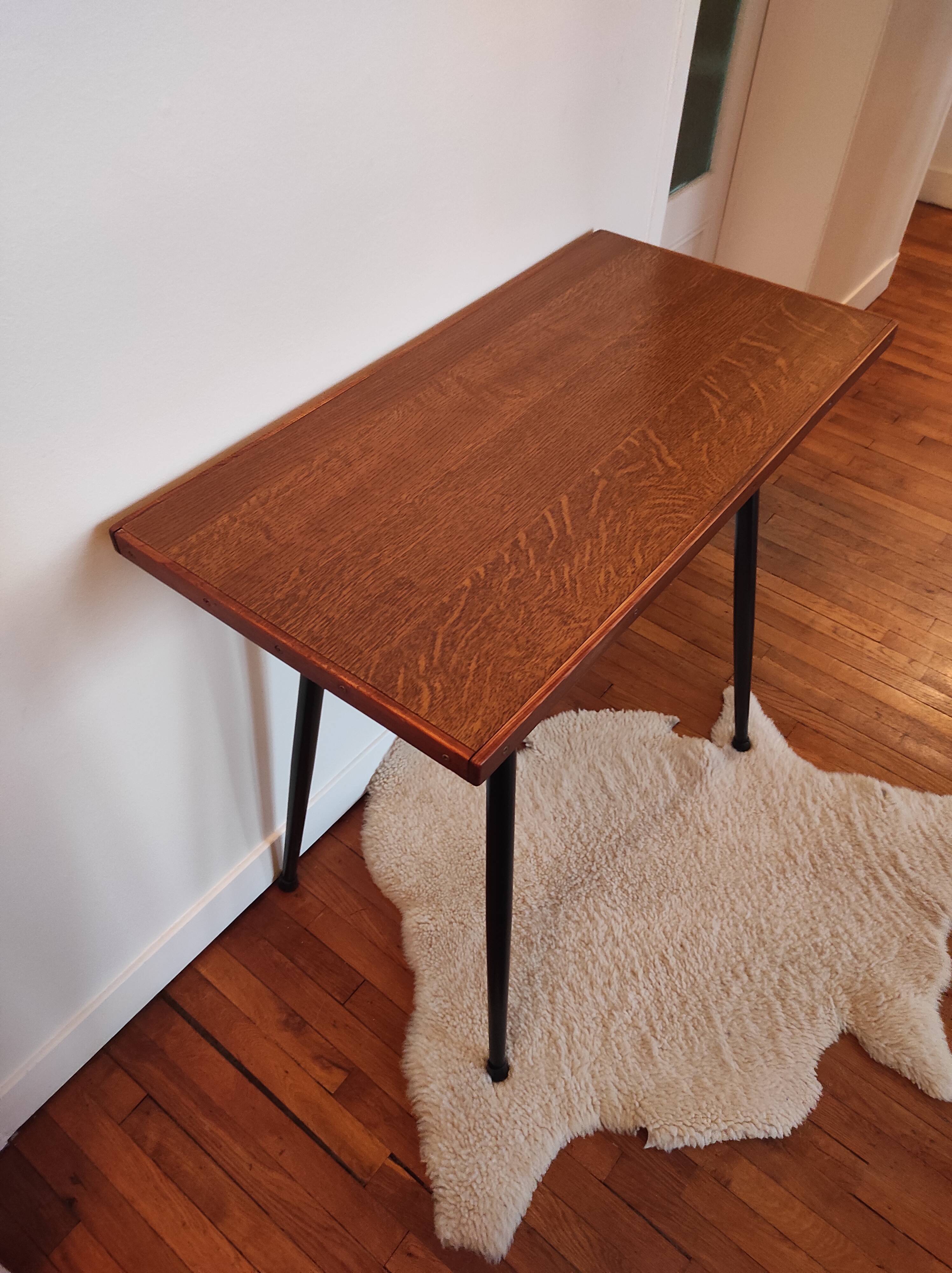 Black metal foot console