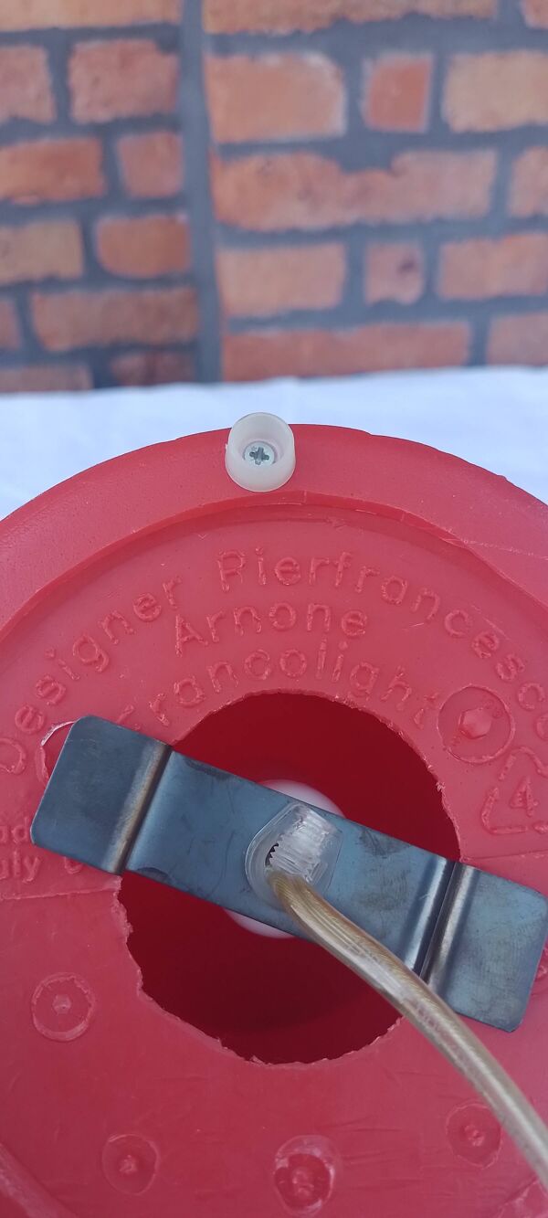 Lampe Pop Art bouchon de couleur rouge Pierfrancesco Arnone pour Francolight