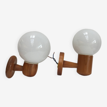 Pair of modernist wall lights in pine and opaline