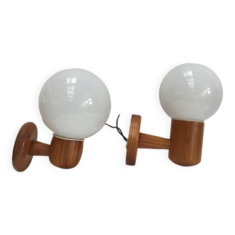 Pair of modernist wall lights in pine and opaline