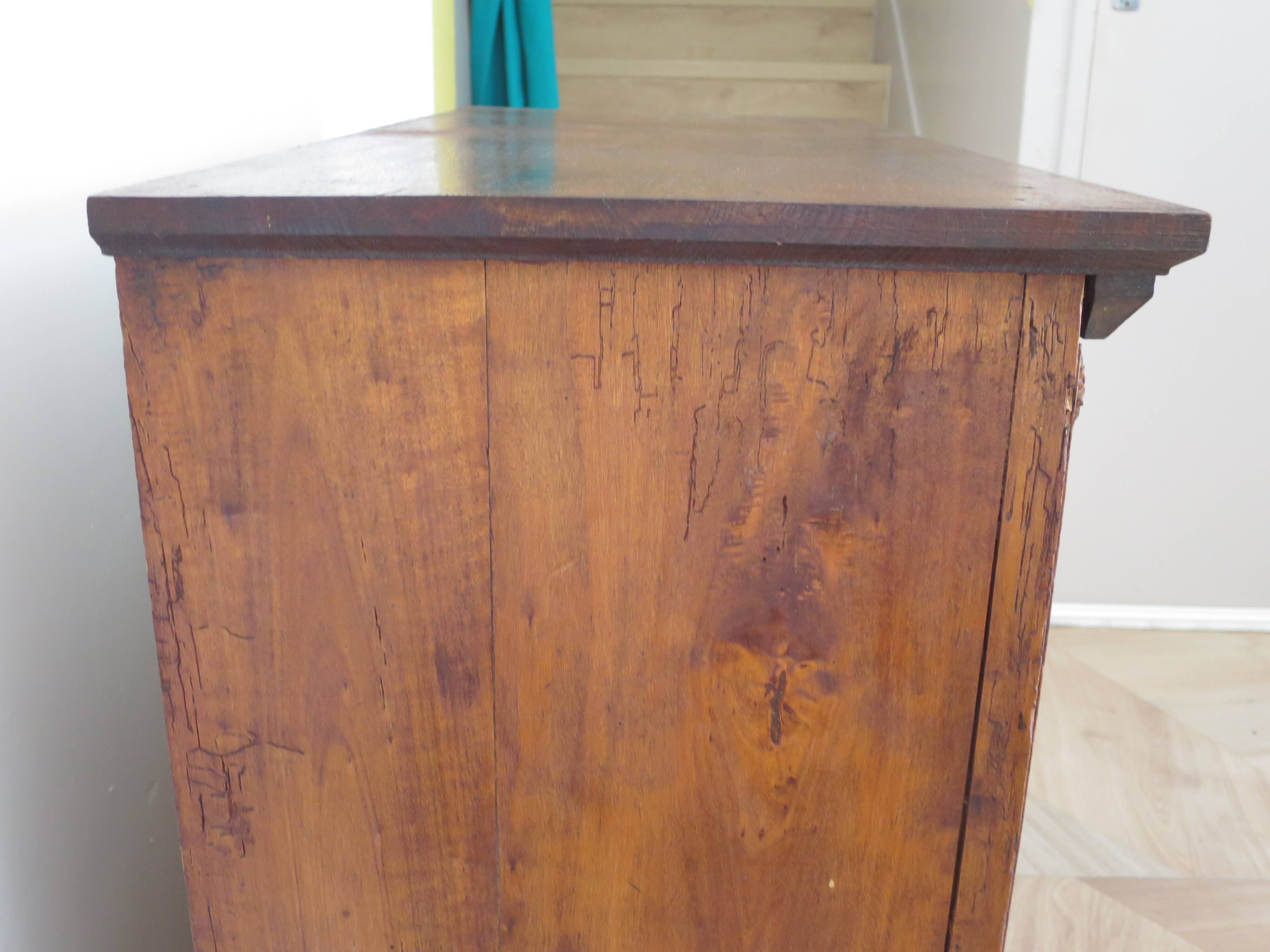 Commode 4 tiroirs en bois massif, début XXème s.