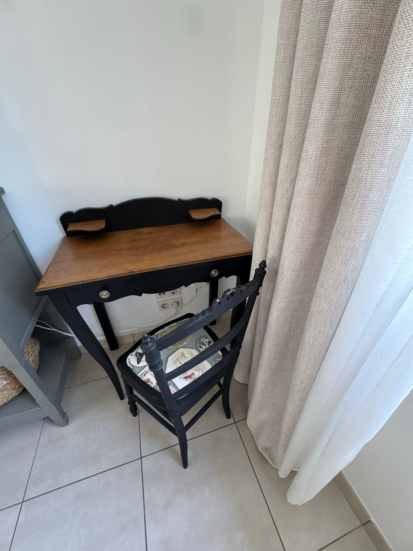 Dressing table