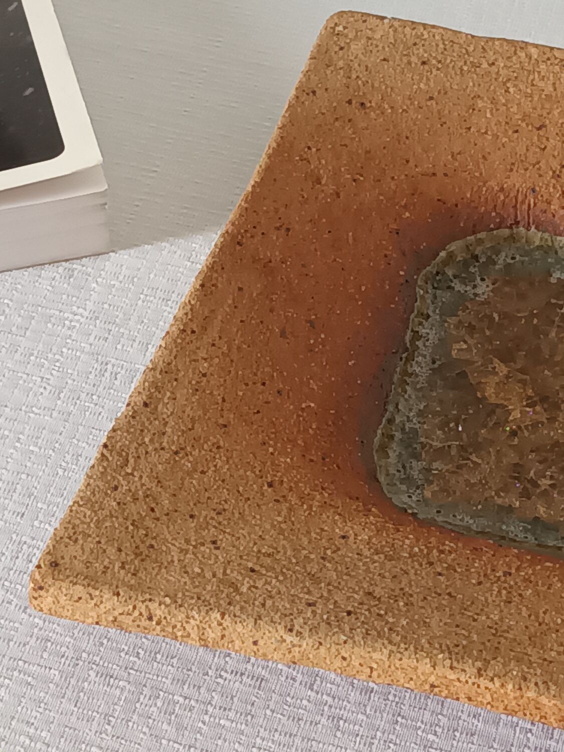 Empty pocket handmade sandstone chamotté resin