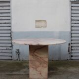 Table à manger en marbre rose