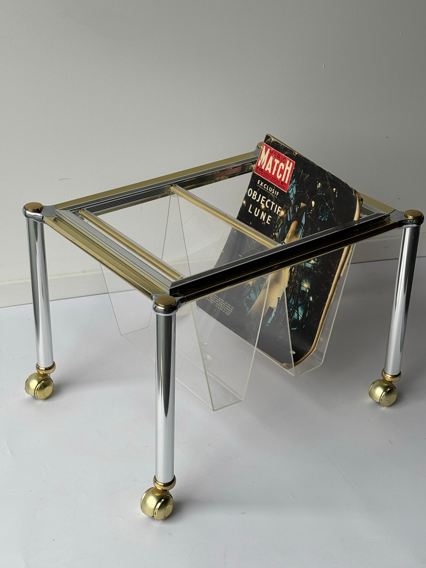 Magazine rack in Plexiglas and gold and chrome metal, 1970