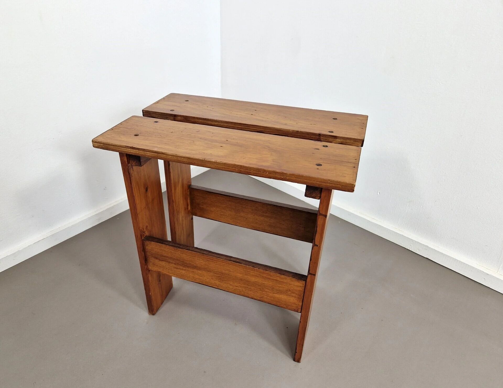 Modernist side table | 1960s