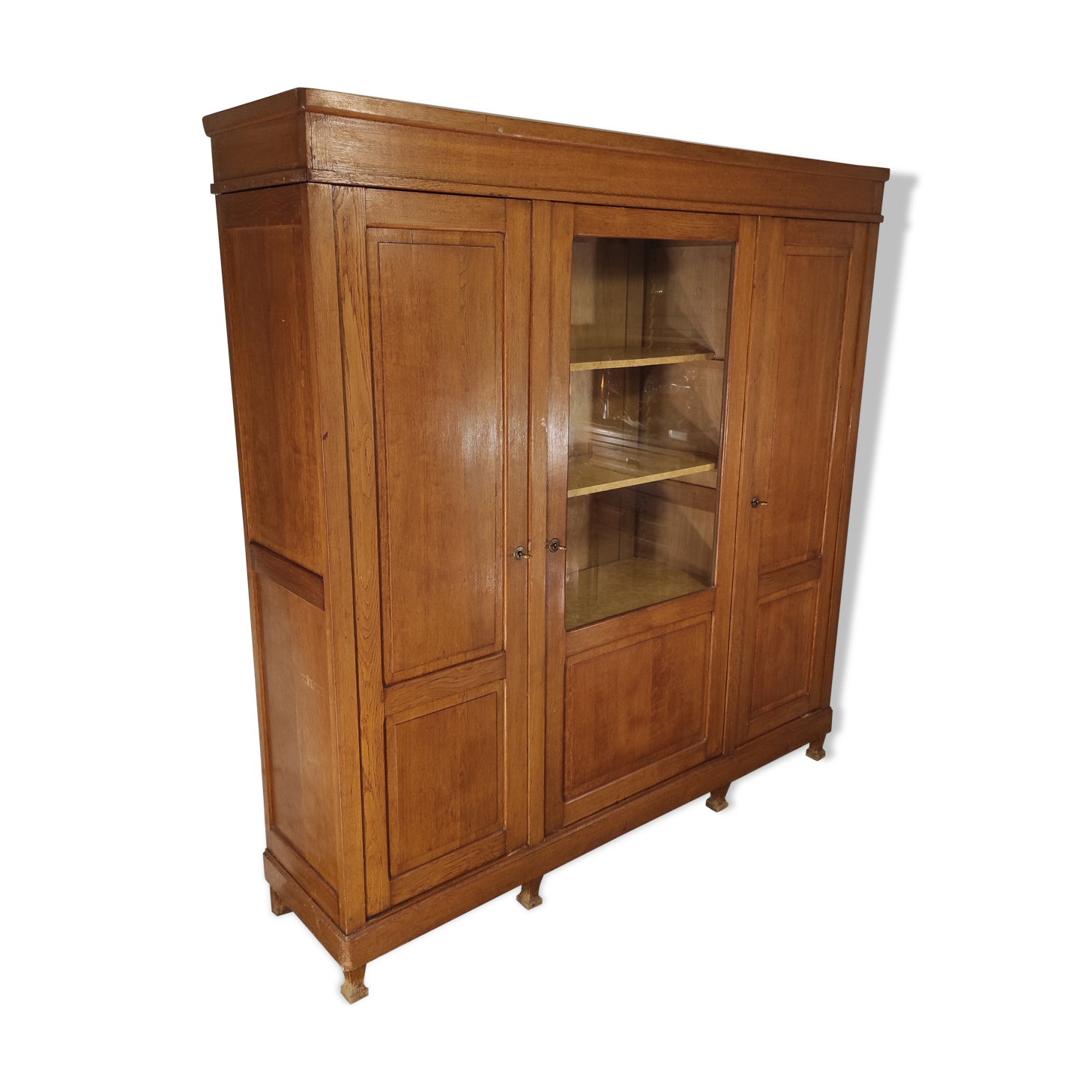 Trade library with showcase