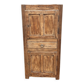 Armoire rustique et vintage bois brut style wabi sabi