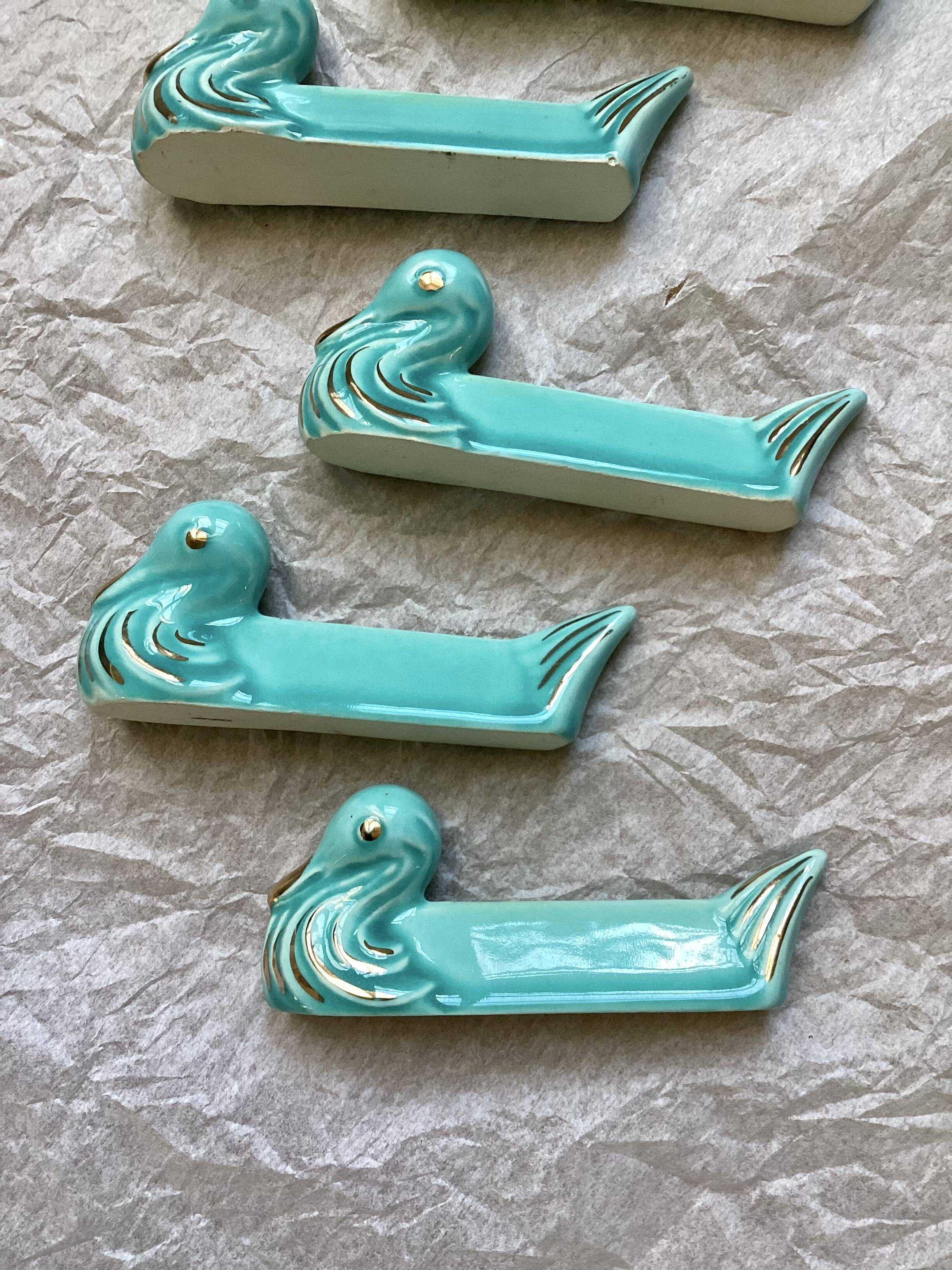 Duck-shaped ceramic knife rest