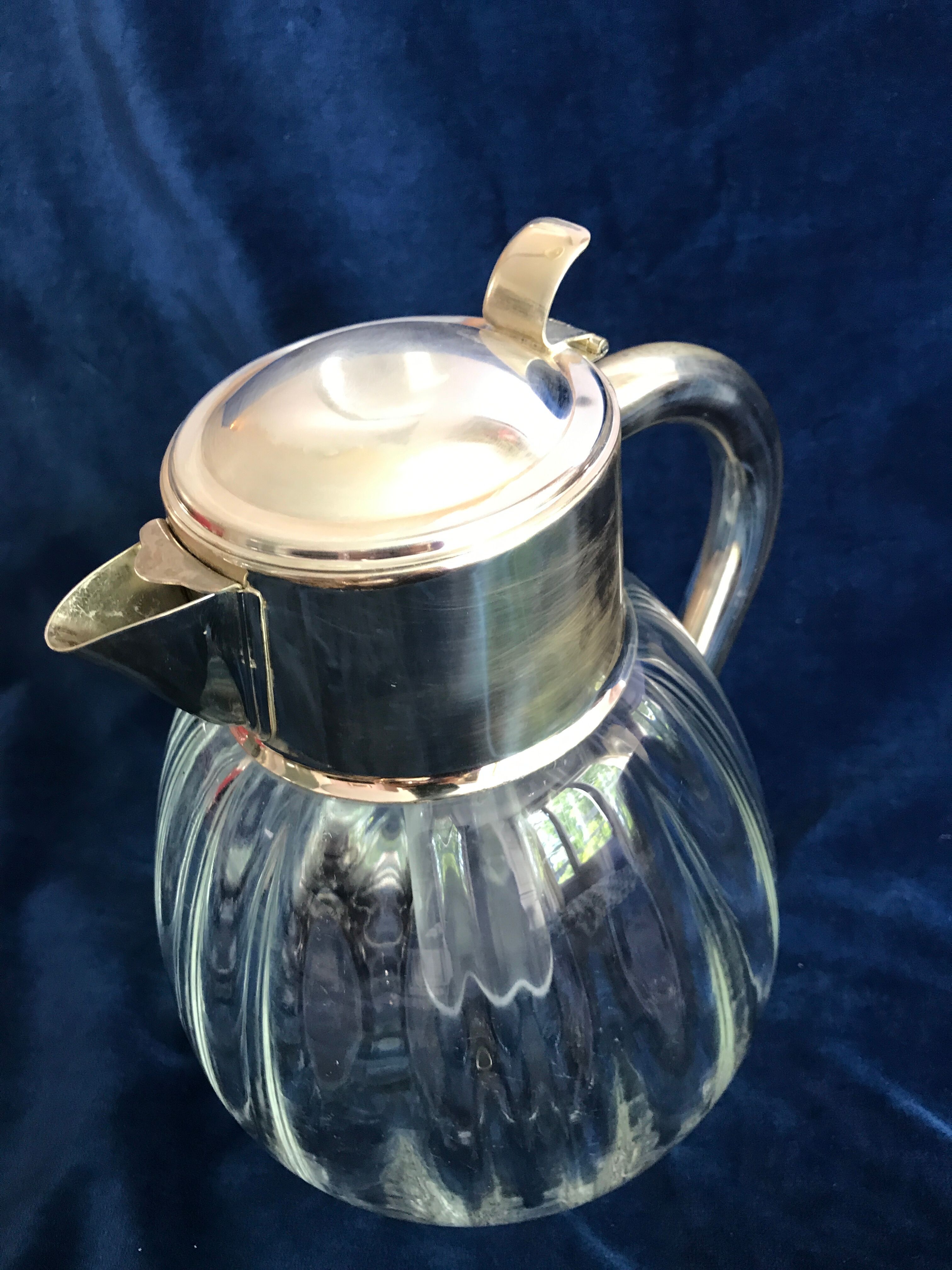 Large pitcher decanter with an ice cooler tube