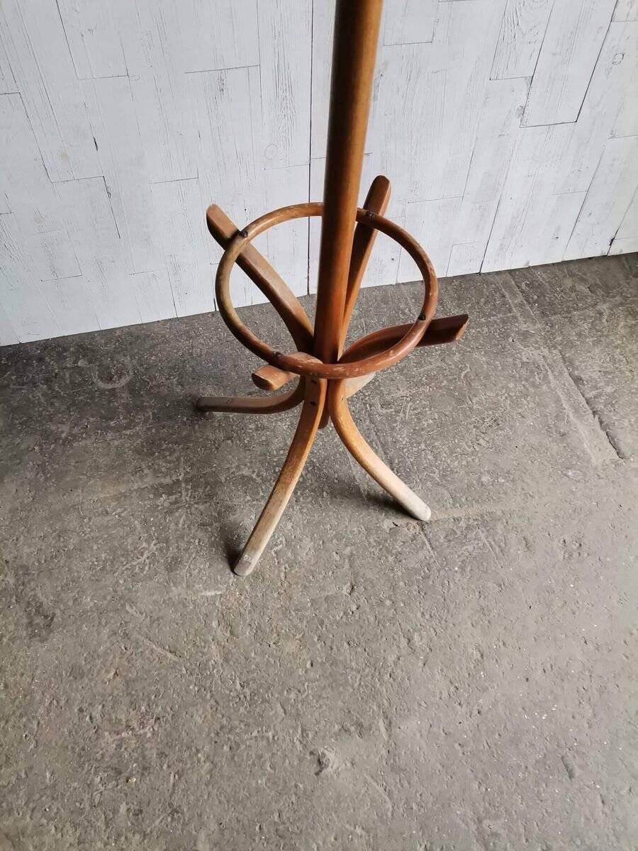 Portemanteau sur pied Thonet en bois marron, style bentwood, Hongrie années 1930 H185cm