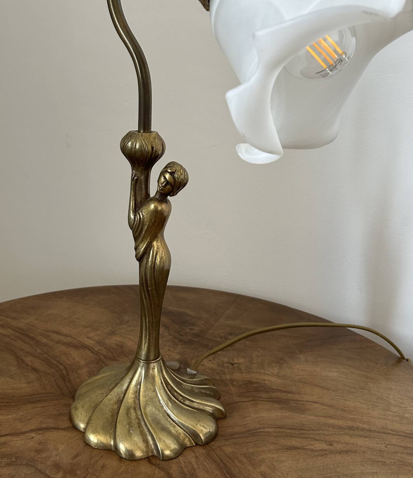 Art Deco desk lamp in bronze and brass.