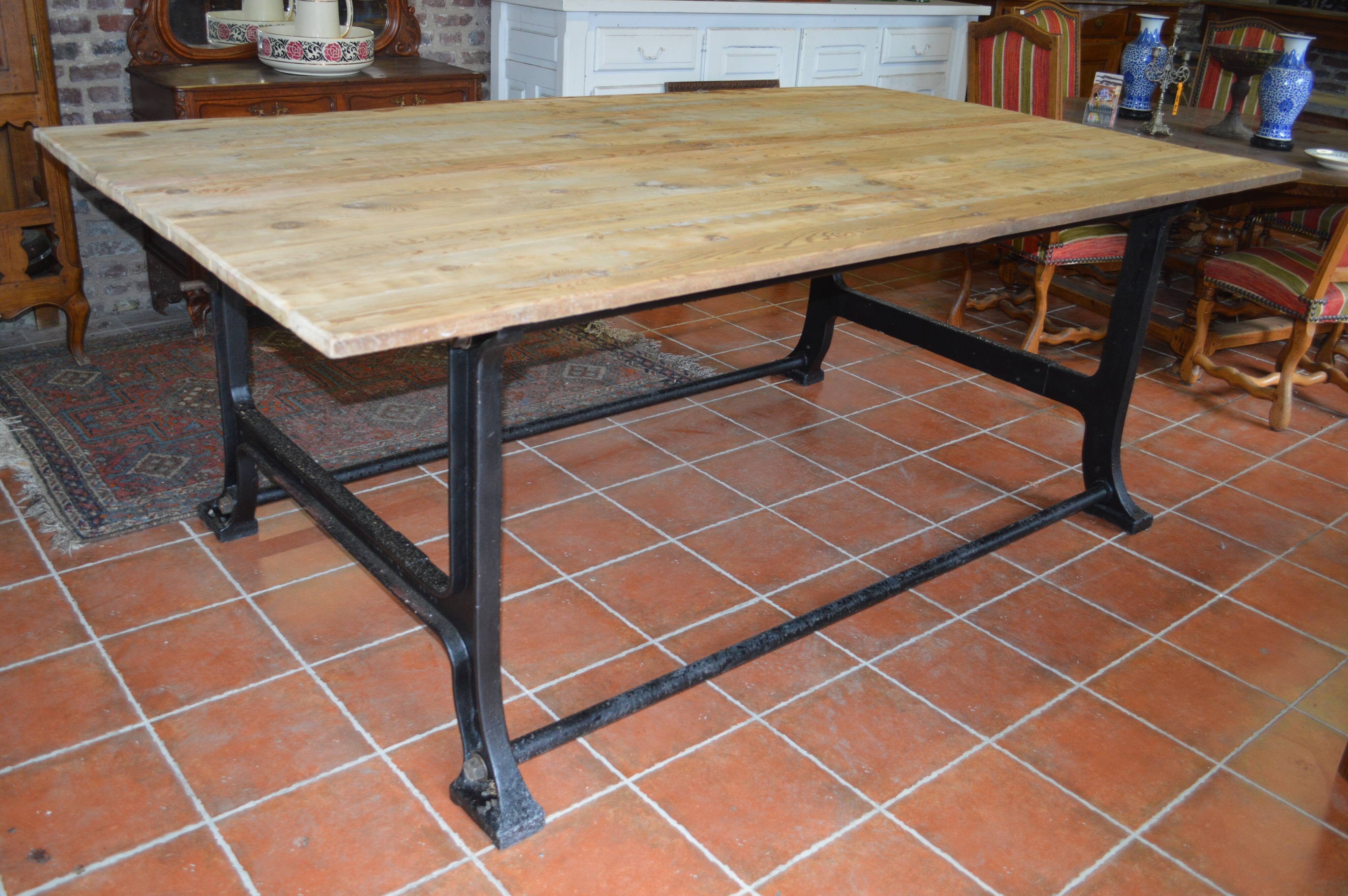 Industrial table cast iron and wooden tray