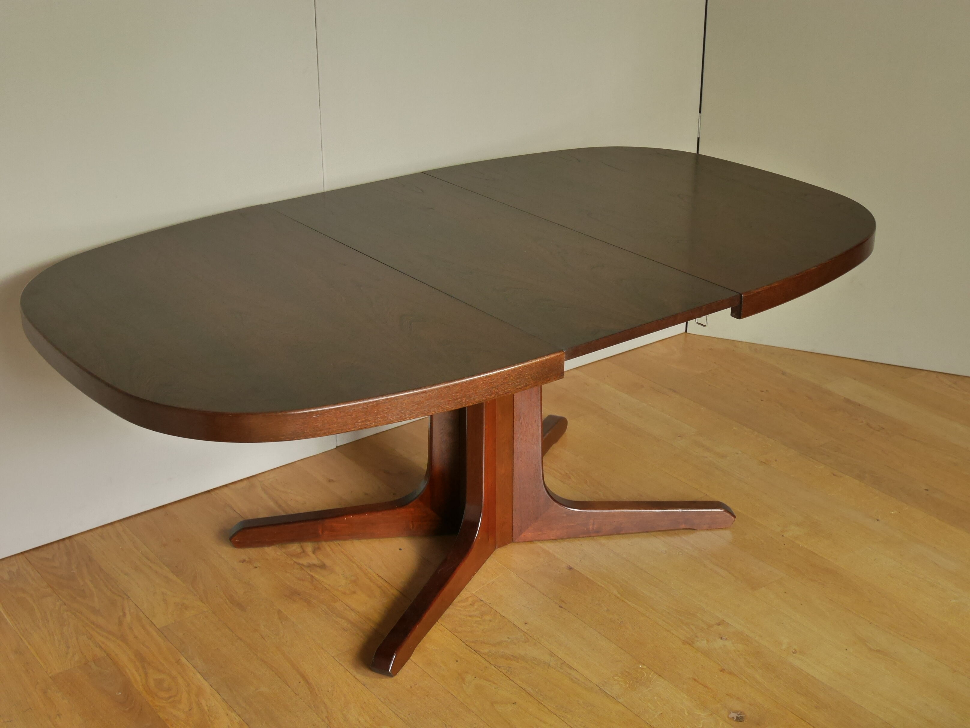 Oval table Baumann with 2 extensions