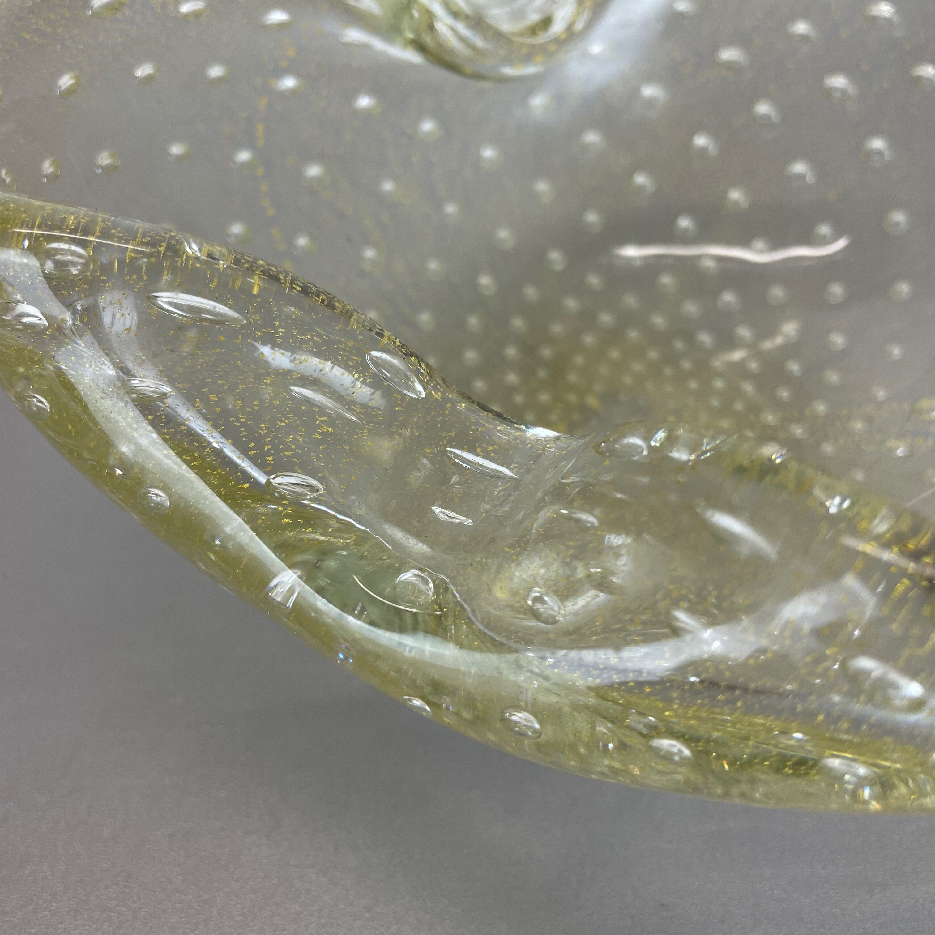 Murano Glass "Gold Dust Bubble" Bowl Element Shell Ashtray Murano, Italy, 1970s