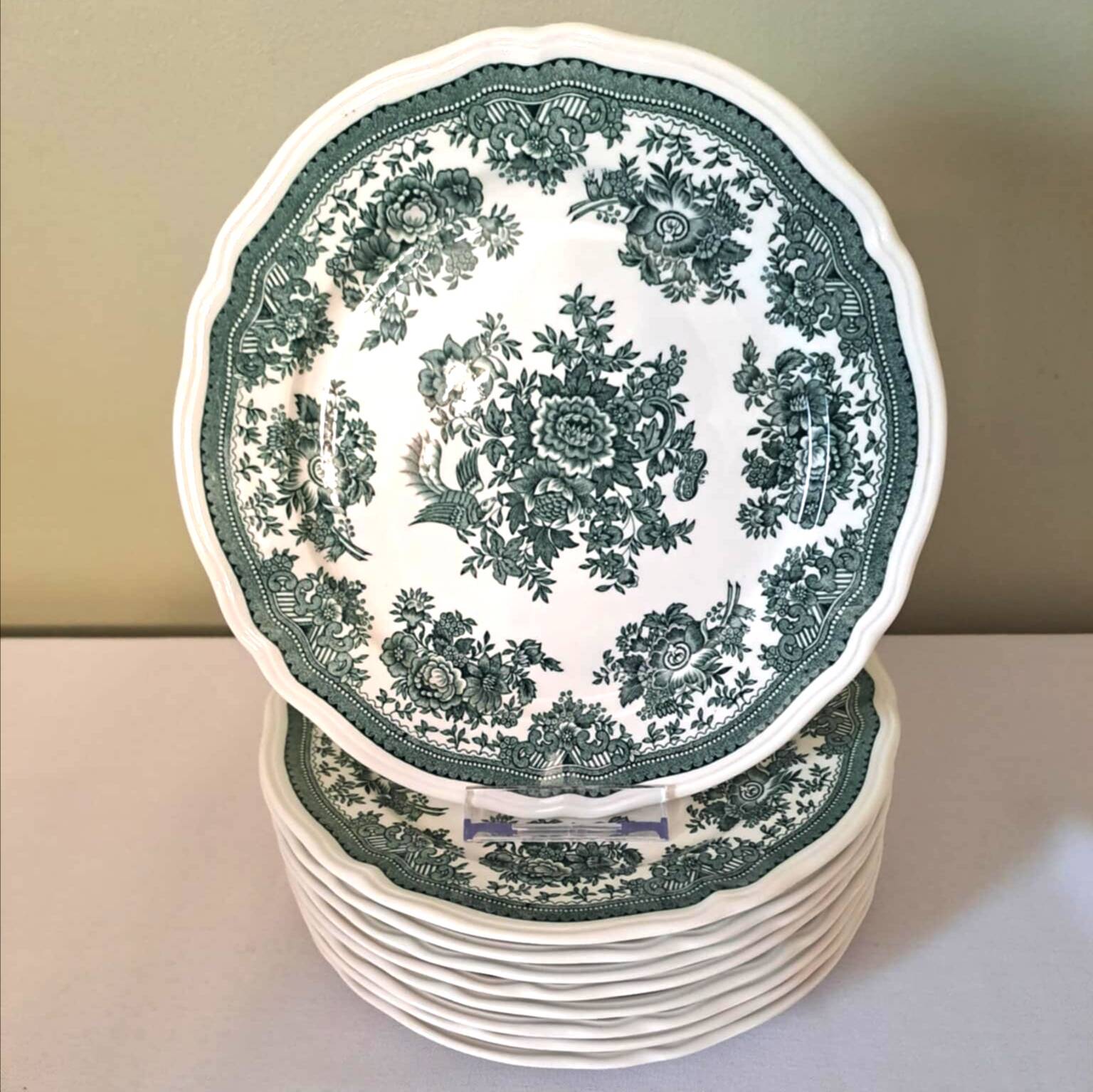 9 Villeroy and Boch dessert plates