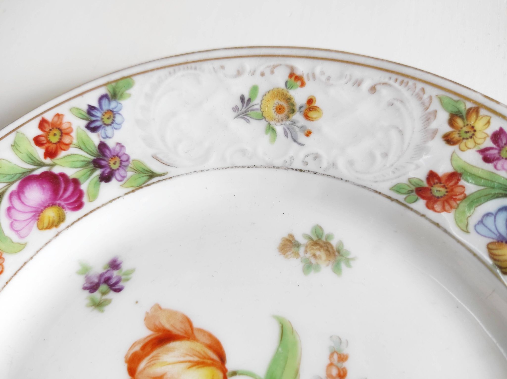 Paire d'assiettes fleuries porcelaine allemande
