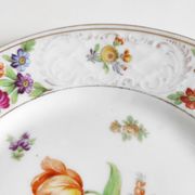 Paire d'assiettes fleuries porcelaine allemande
