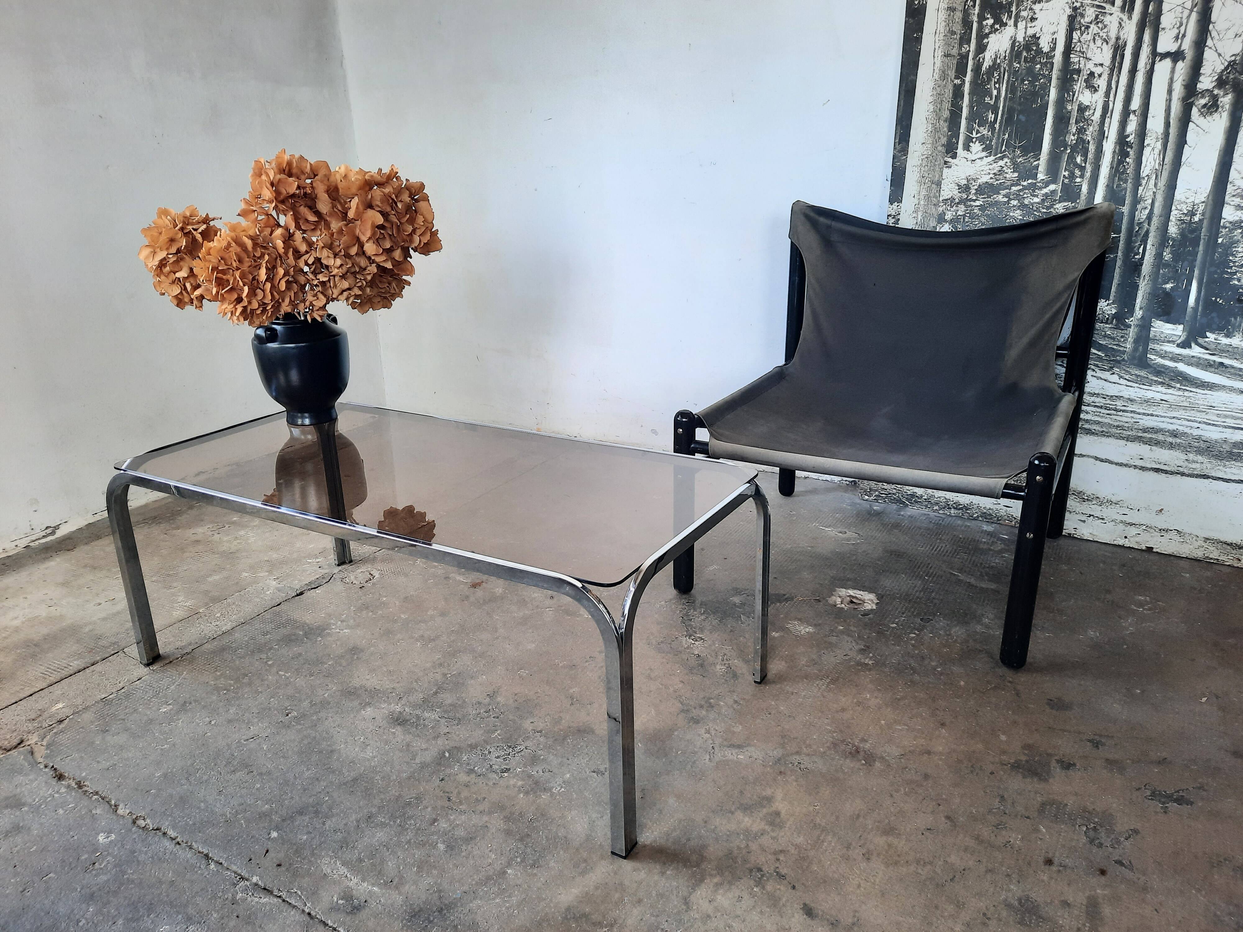 Table basse chrome, verre fumé