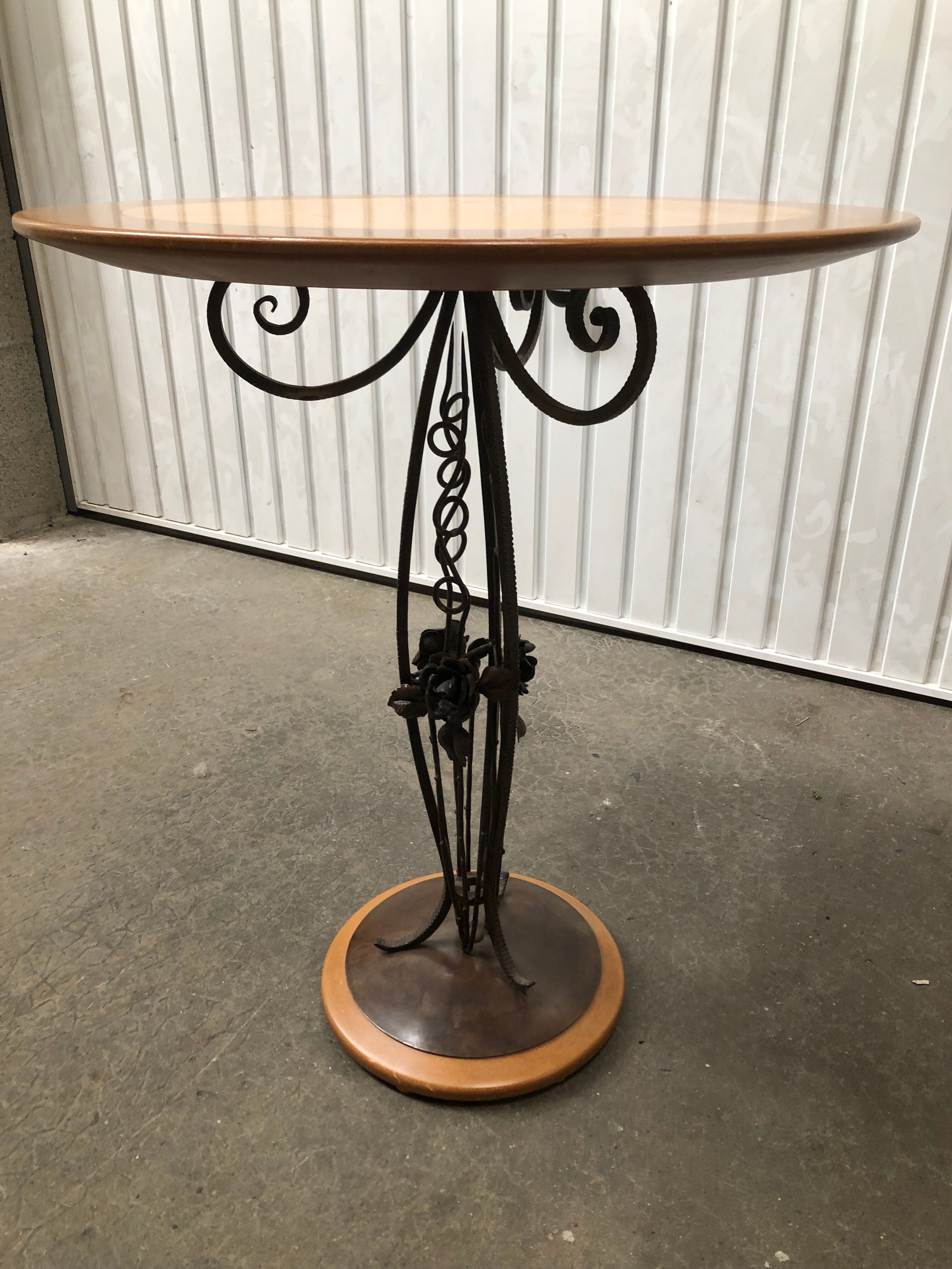Art deco style pedestal table
