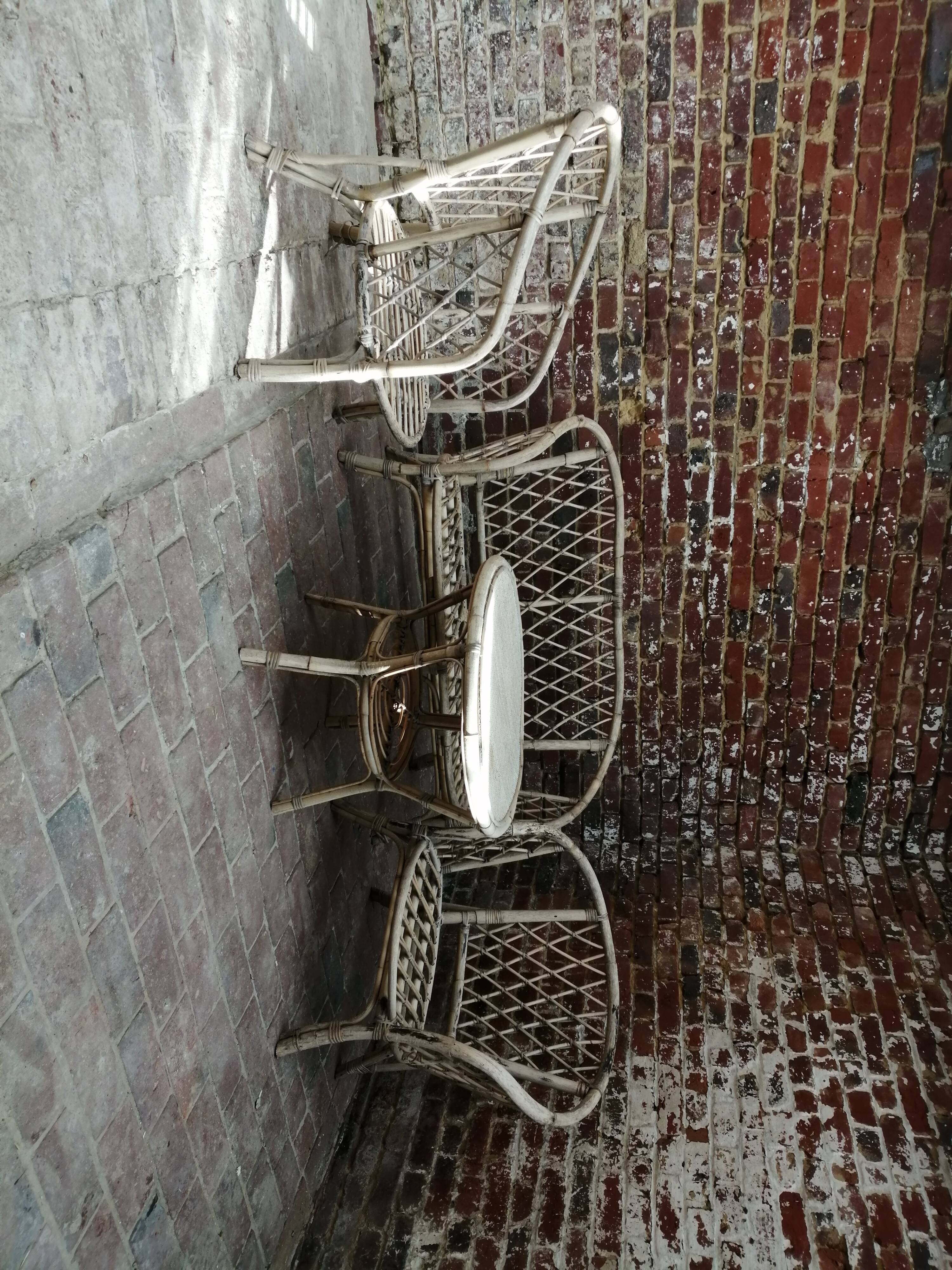 Set living room armchairs sofa, table and seamstress in vintage rattan