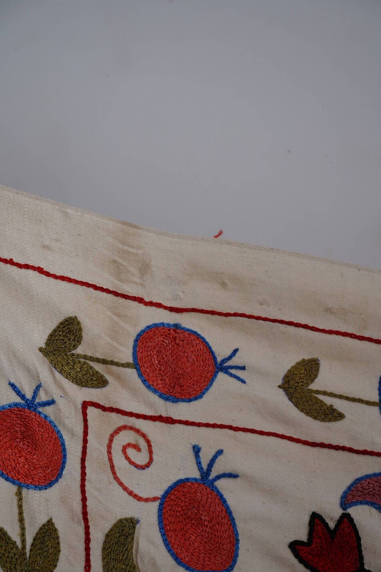 Vintage hand-embroidered tablecloth 107x187 cm