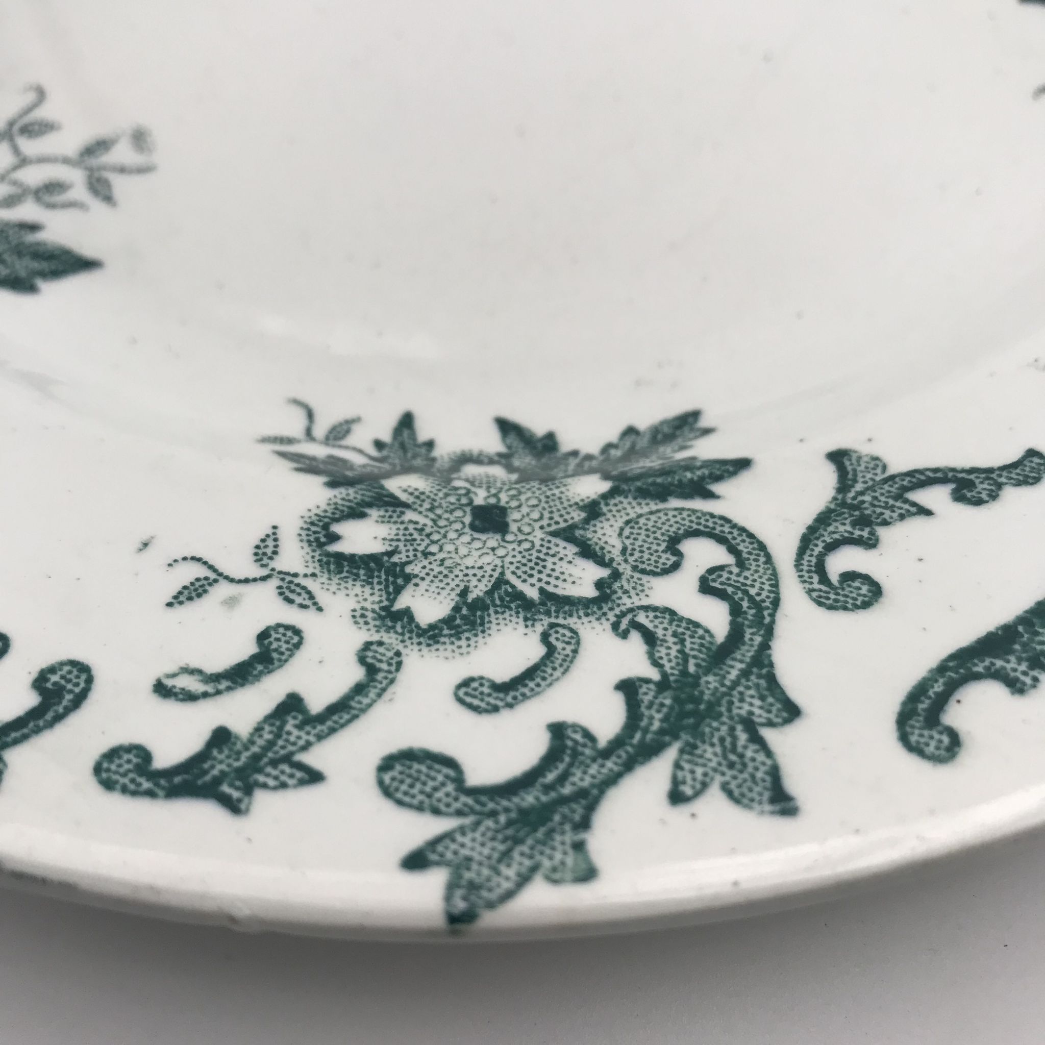 6 old flat plates in iron earth Anémones St Amand