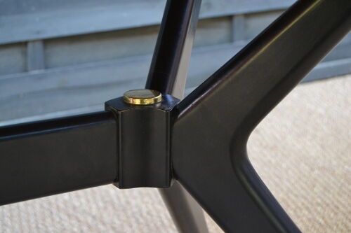 Dining table by E-gum
