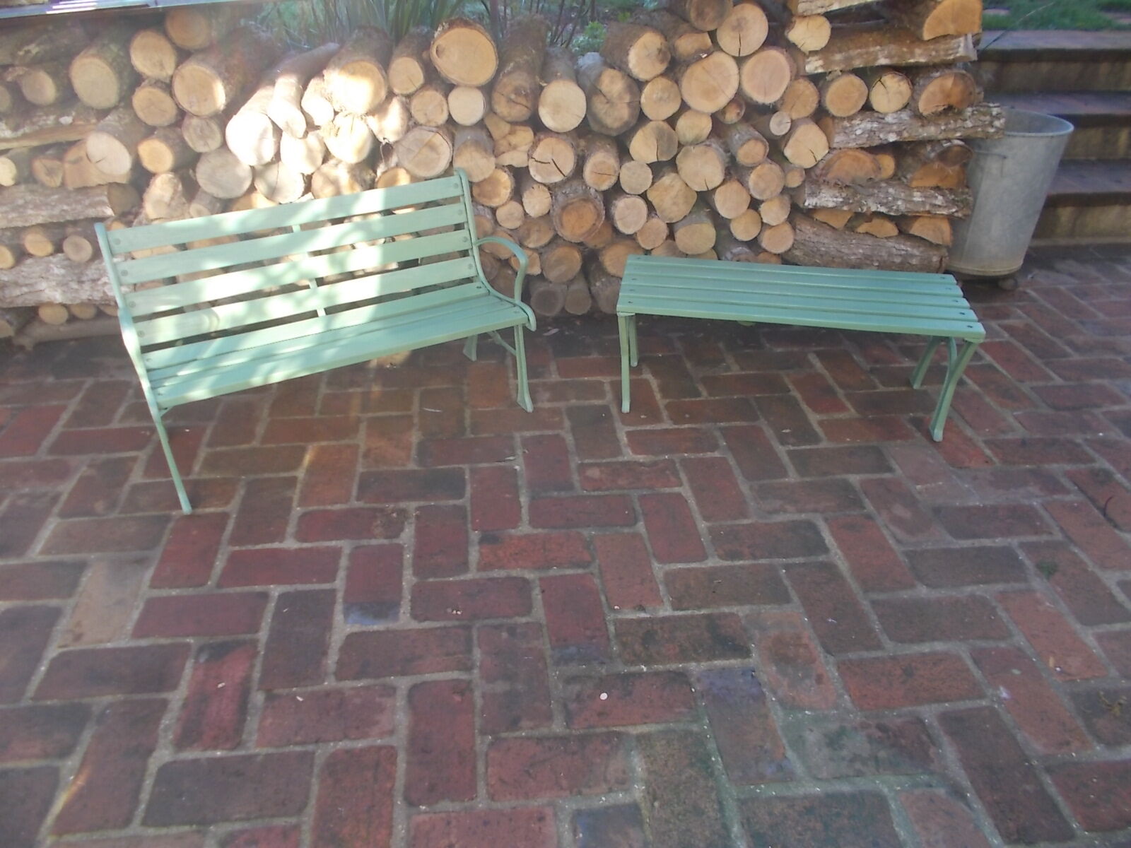 Set of 2 garden benches, for children in cast iron and wood