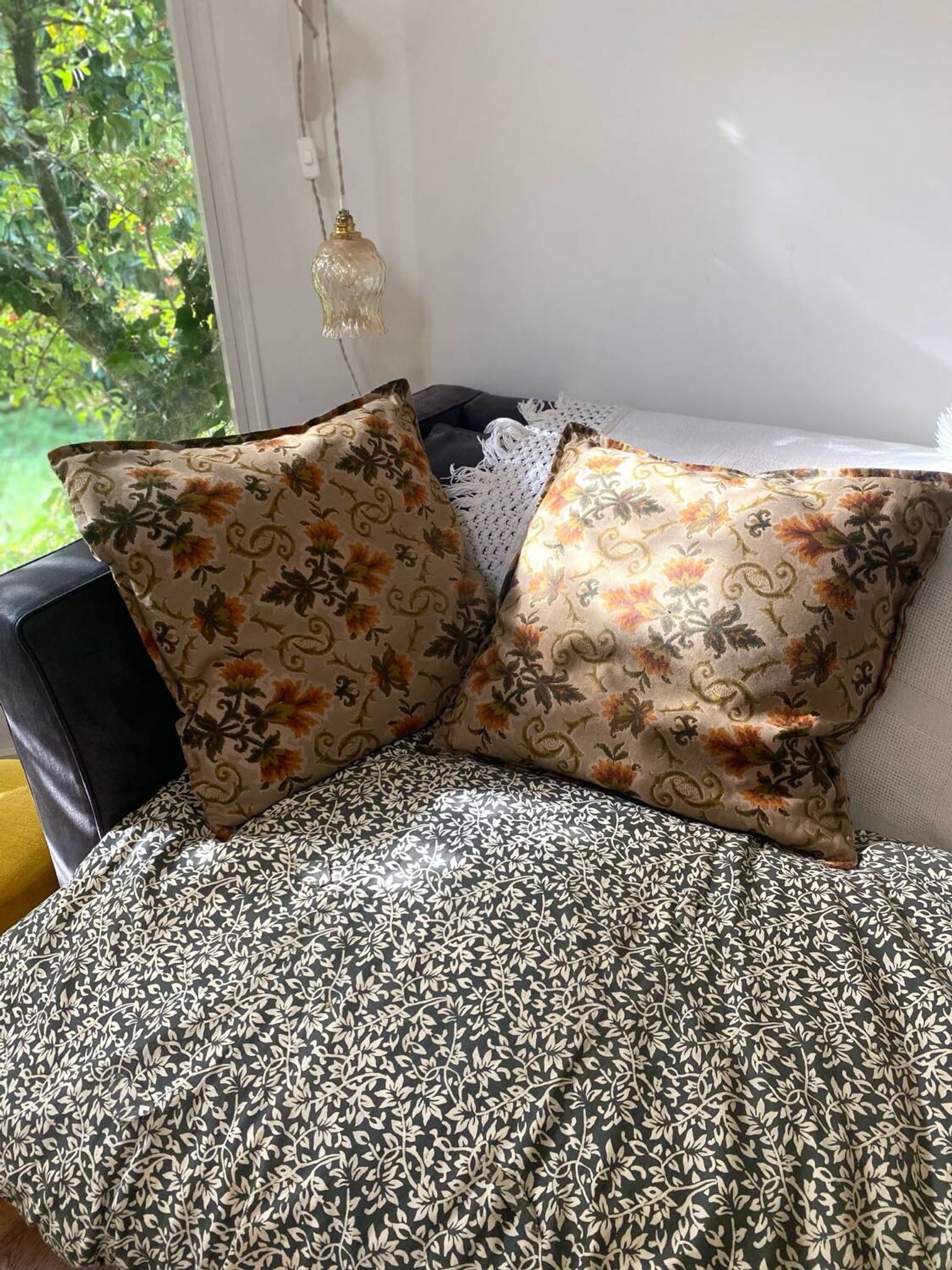 Duo of jacquard cushions 70