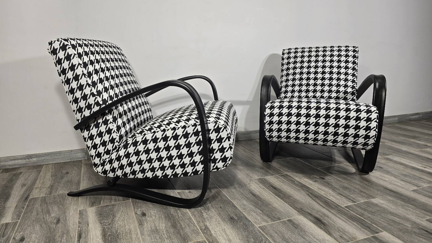 Ensemble de fauteuils H-269 par Jindřich Halabala, années 1940.