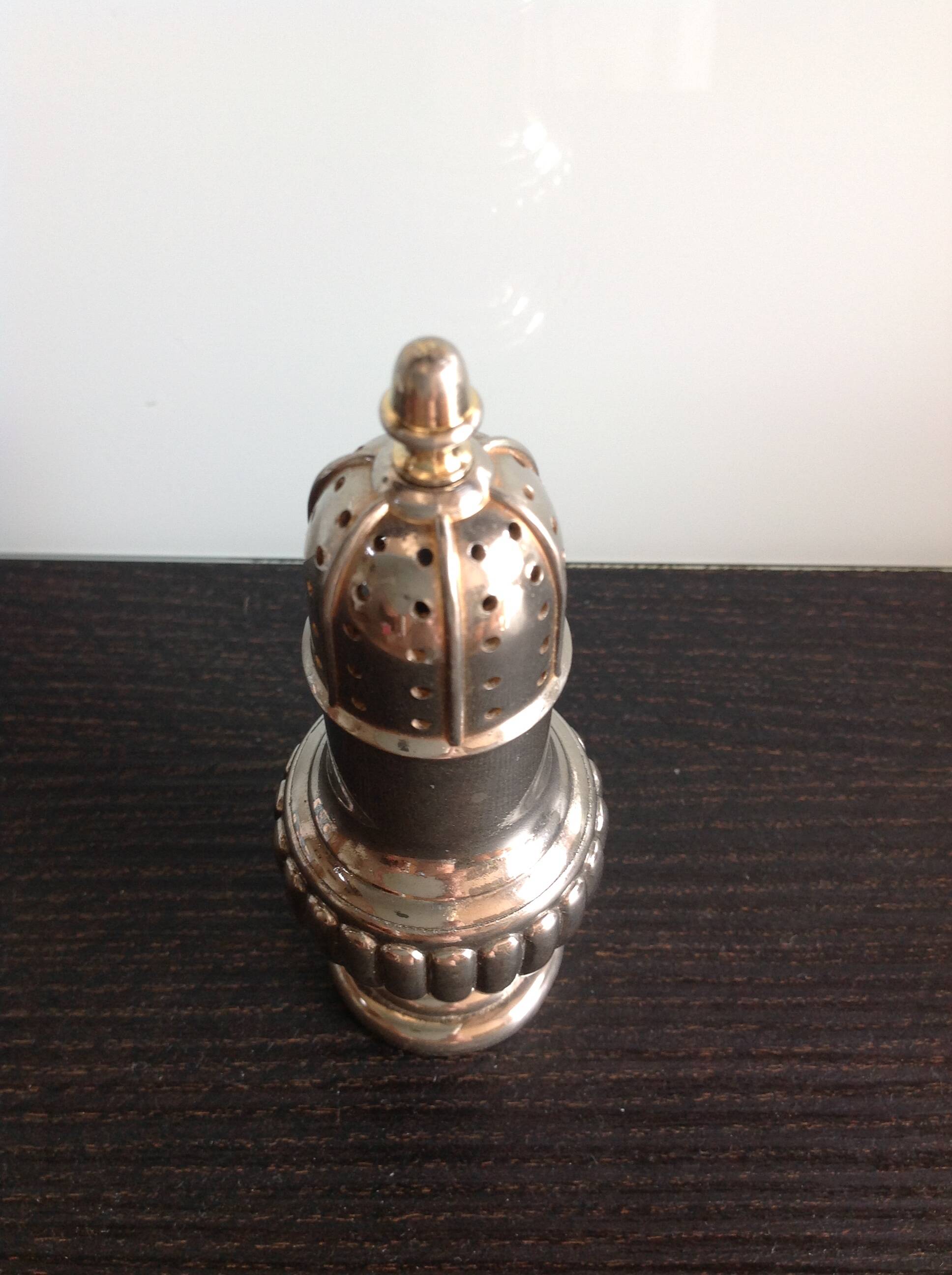 Silver metal salt shaker / 60s-70s