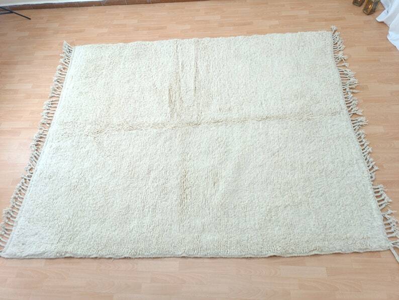 Handwoven white wool rug, traditional style, size 150 x 250 cm