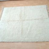 Handwoven white wool rug, traditional style, size 150 x 250 cm