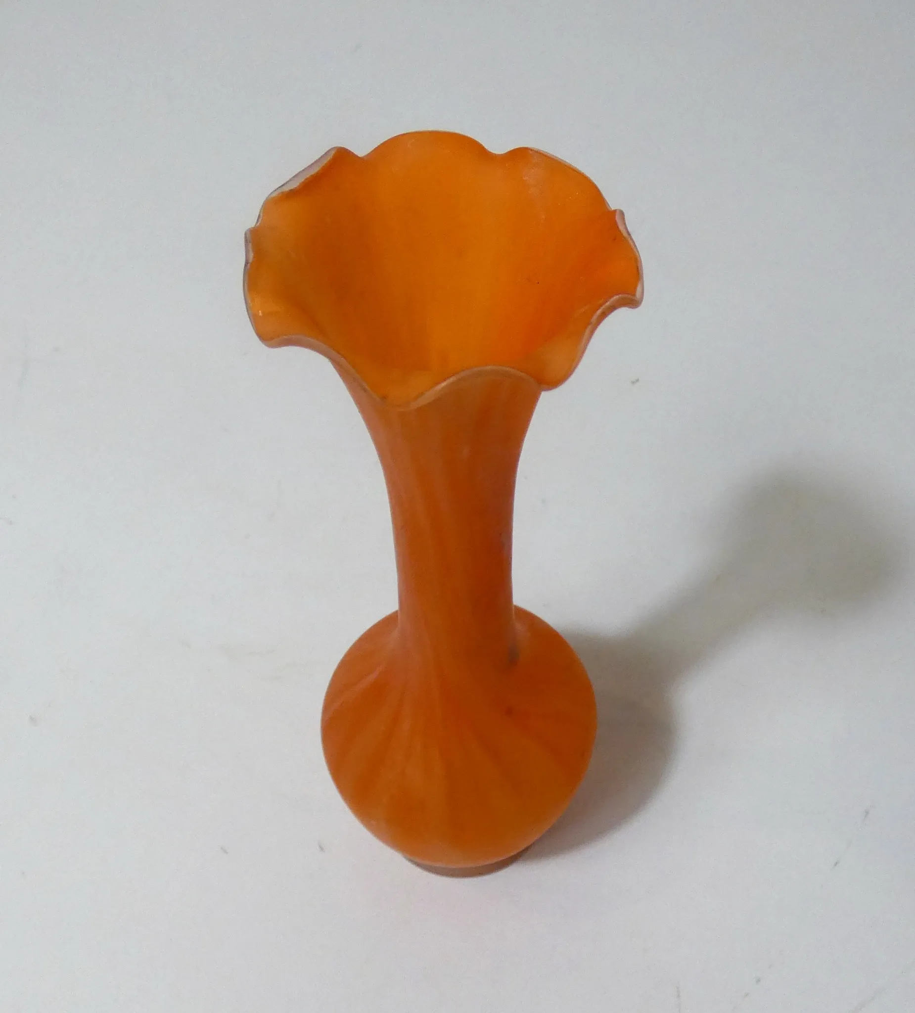 vase orange en pate de verre
