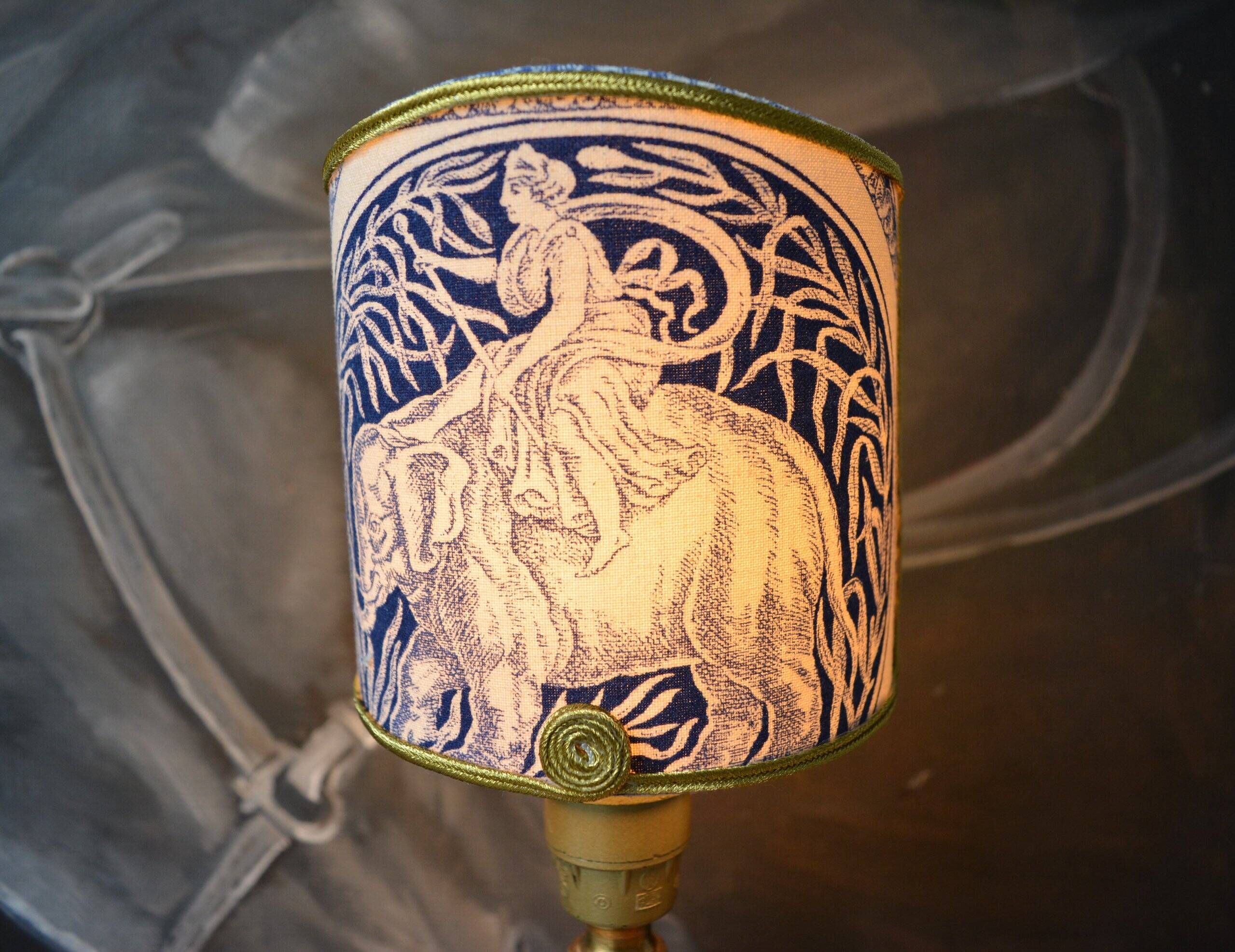 Clip-on lampshade, blue toile de Jouy