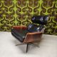 Fauteuil lounge cuir noir 1970 vintage