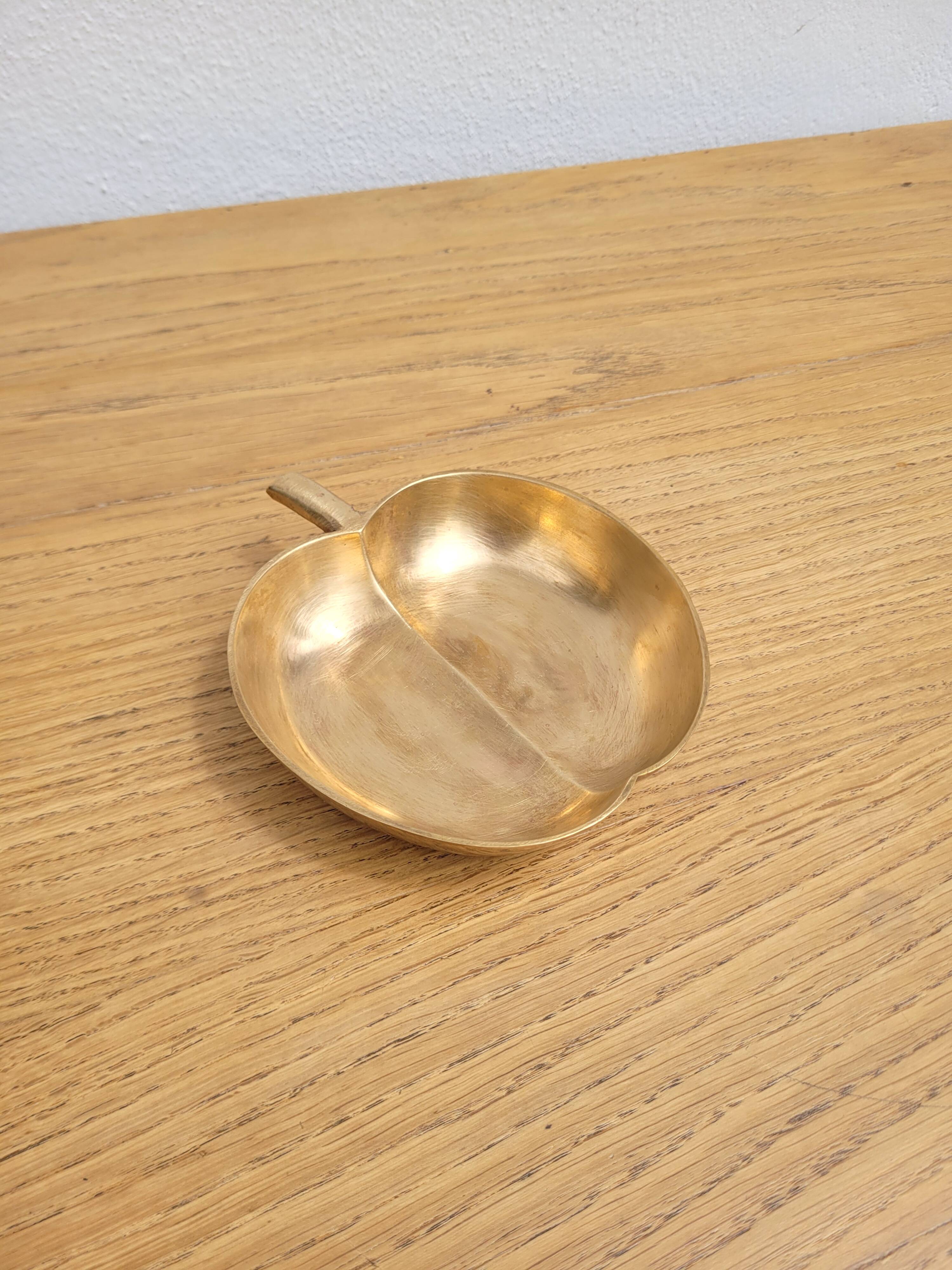 Gm brass apple pocket tray