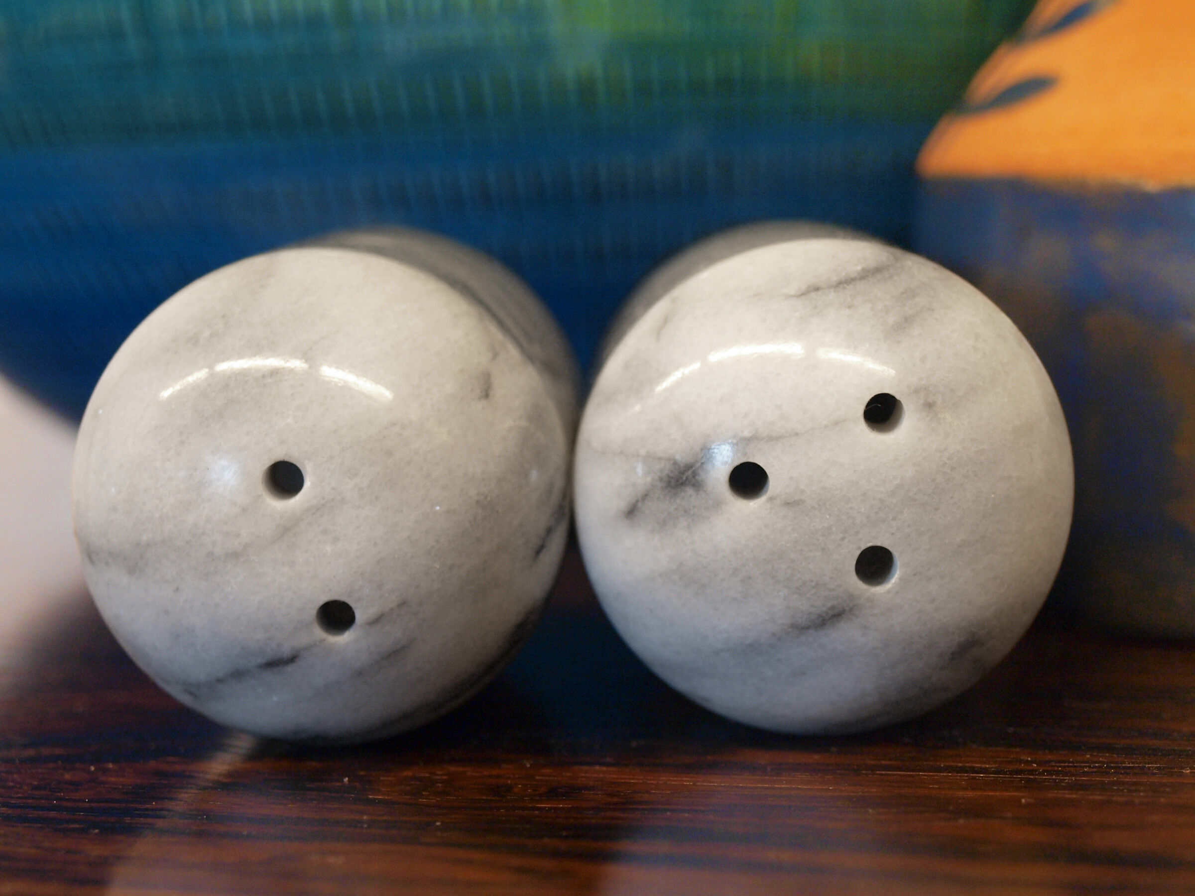 Salt and pepper shaker in Carrara marble