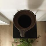 Vase-pichet artisanal en grès. formes irrégulières