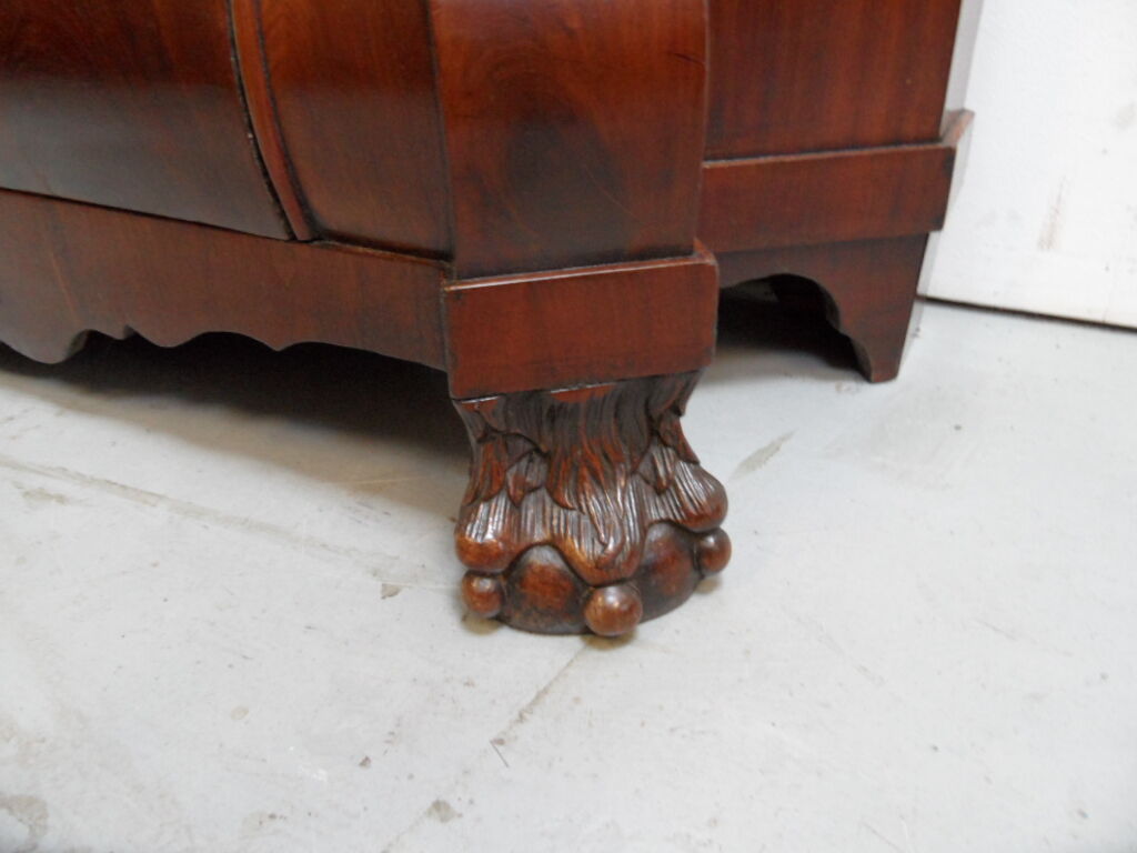 Cabinet en porcelaine d’acajou antique