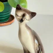 Vintage ceramic chat
