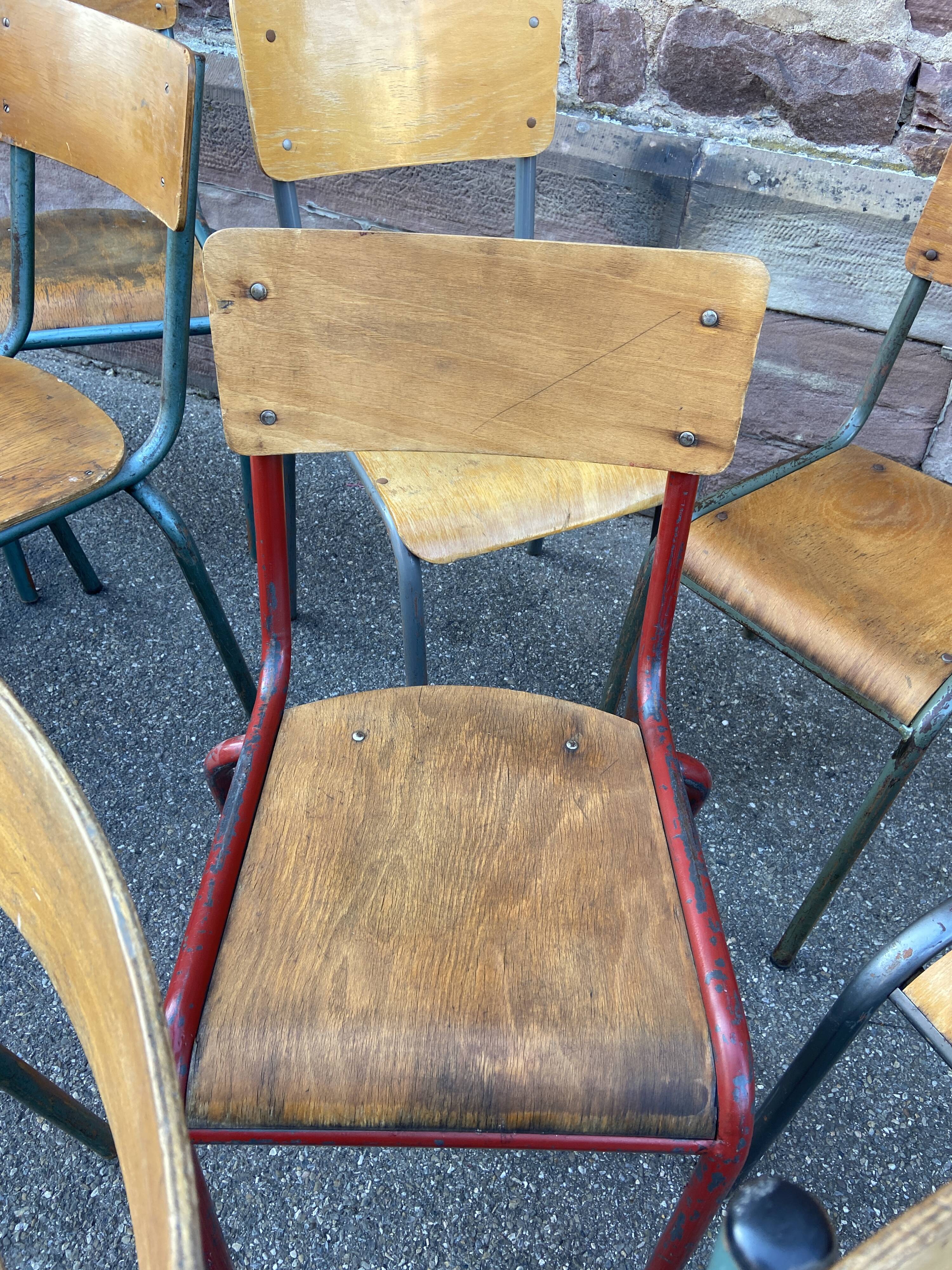 Suite de 15 chaises dépareillées industrielle école vintage